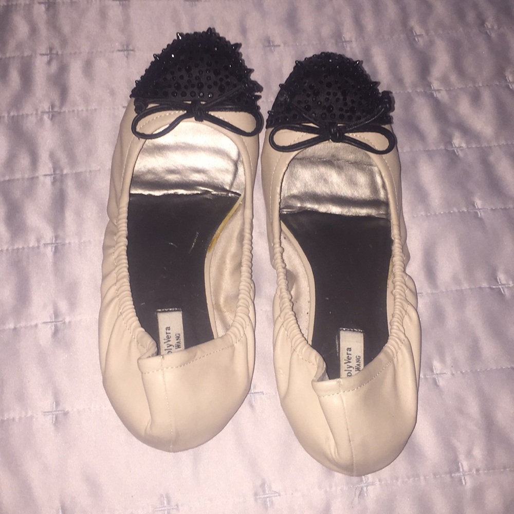 Adorable Simply Vera flats!  Cream black toe